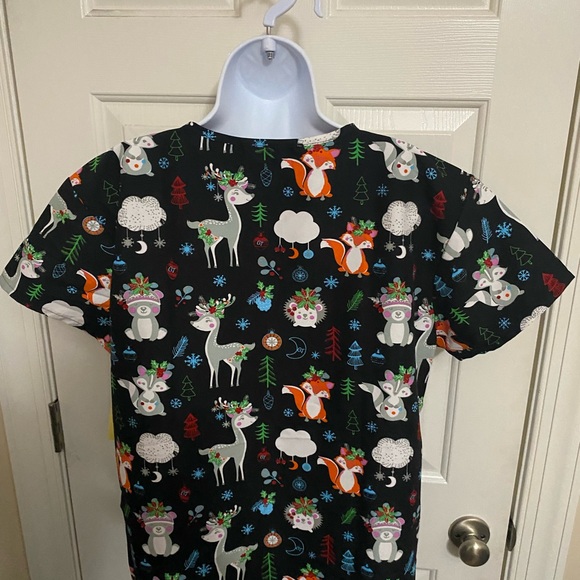 Scrubs top Gabby Brooke Woodland Animals Deer Bears Foxes Clouds Christmas  XL - Picture 2 of 5